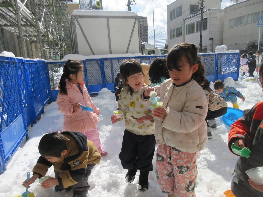 雪遊び・・・かき氷屋さん